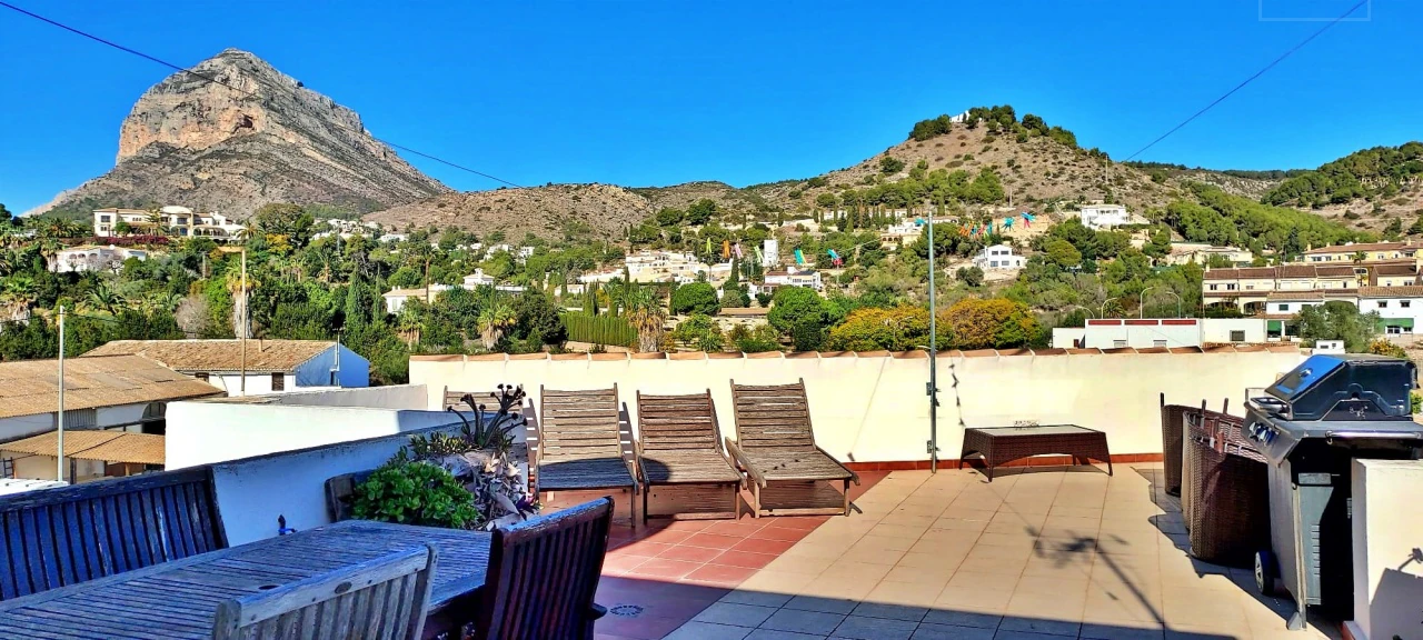 Large Townhouse For Sale in Javea