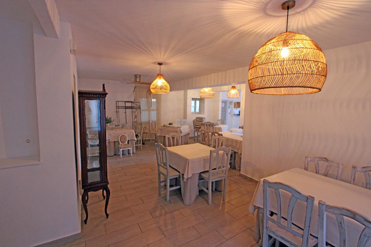 Villa with restaurant and house in Las Rotas