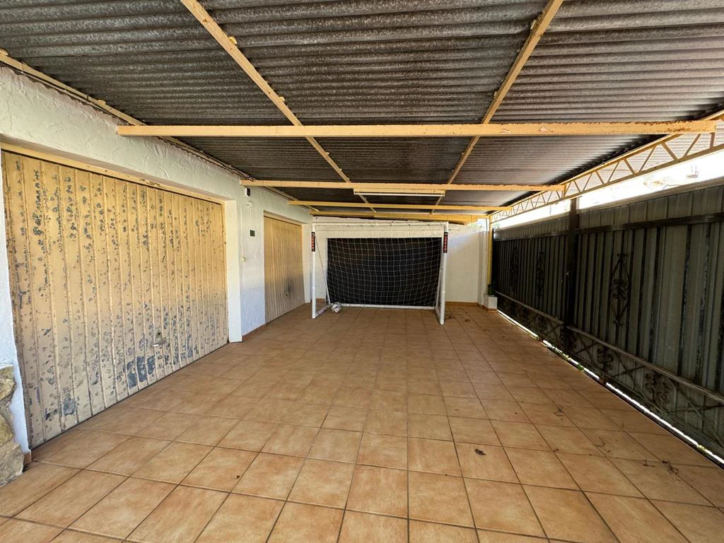 Independent chalet with large plot and private pool in Las Marinas - Dénia