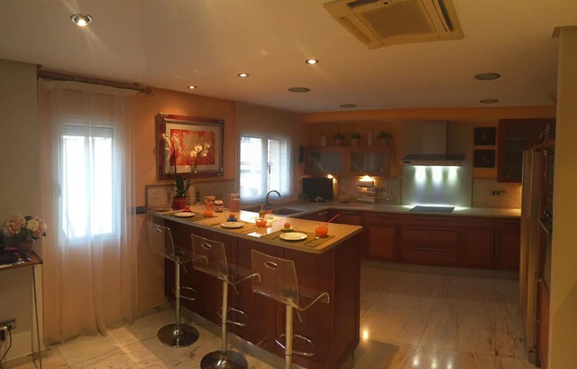 Prachtig herenhuis met uitzicht op zee te koop in de haven van Javea