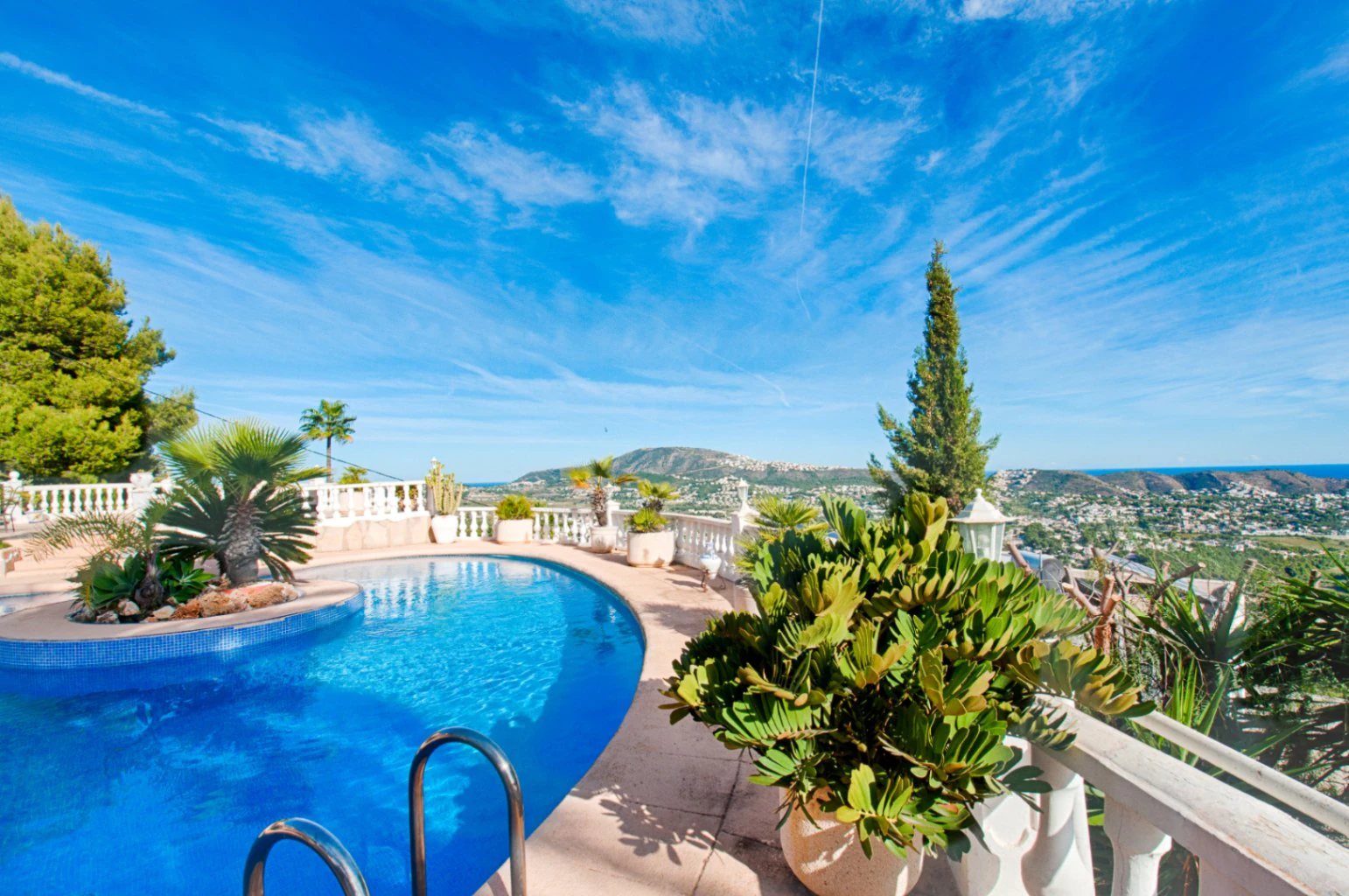 Es probablemente una de las mejores vistas al mar de Moraira.