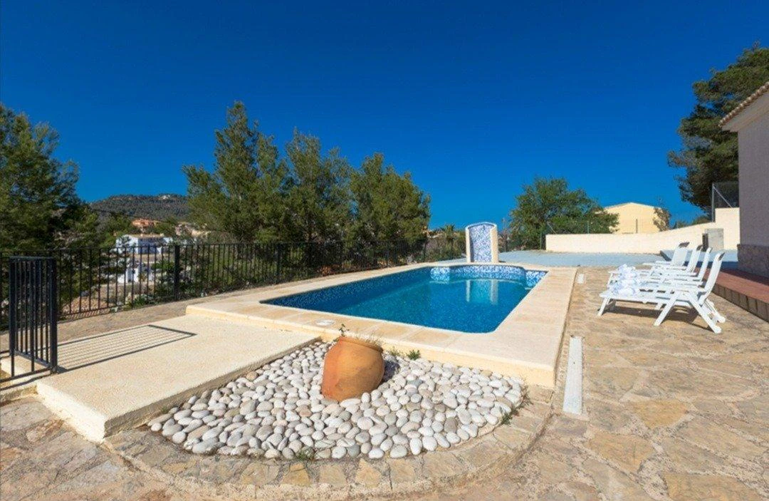 VILLA WITH AN OPEN VIEW IN CALPE.