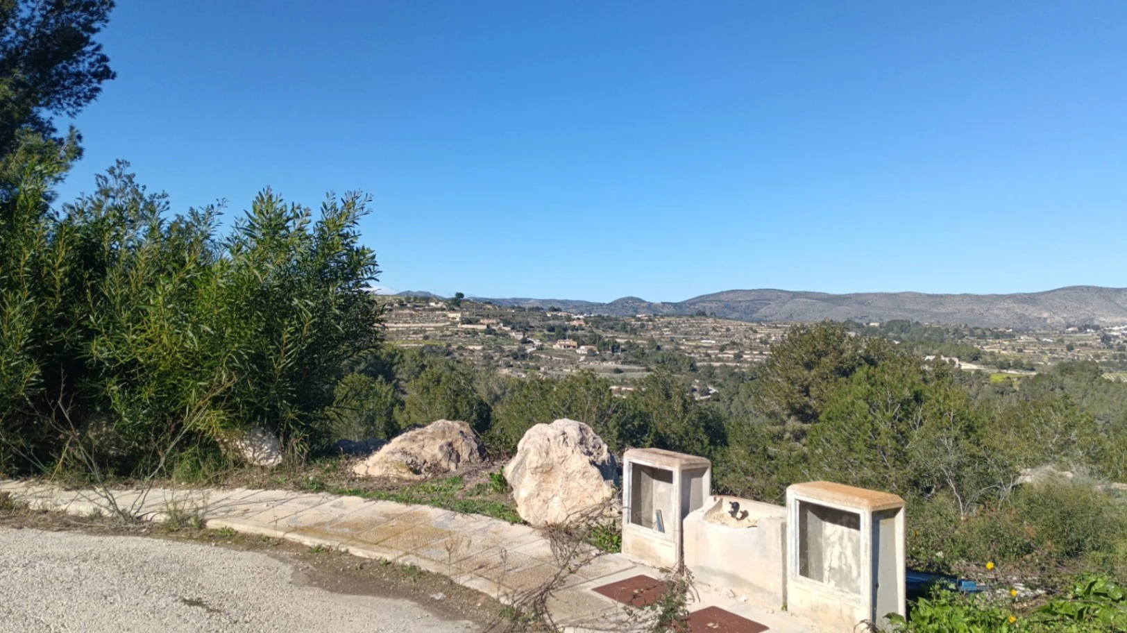 Espectacular Parcela Urbana con Vistas Panorámicas y Gran Terreno Adyacente