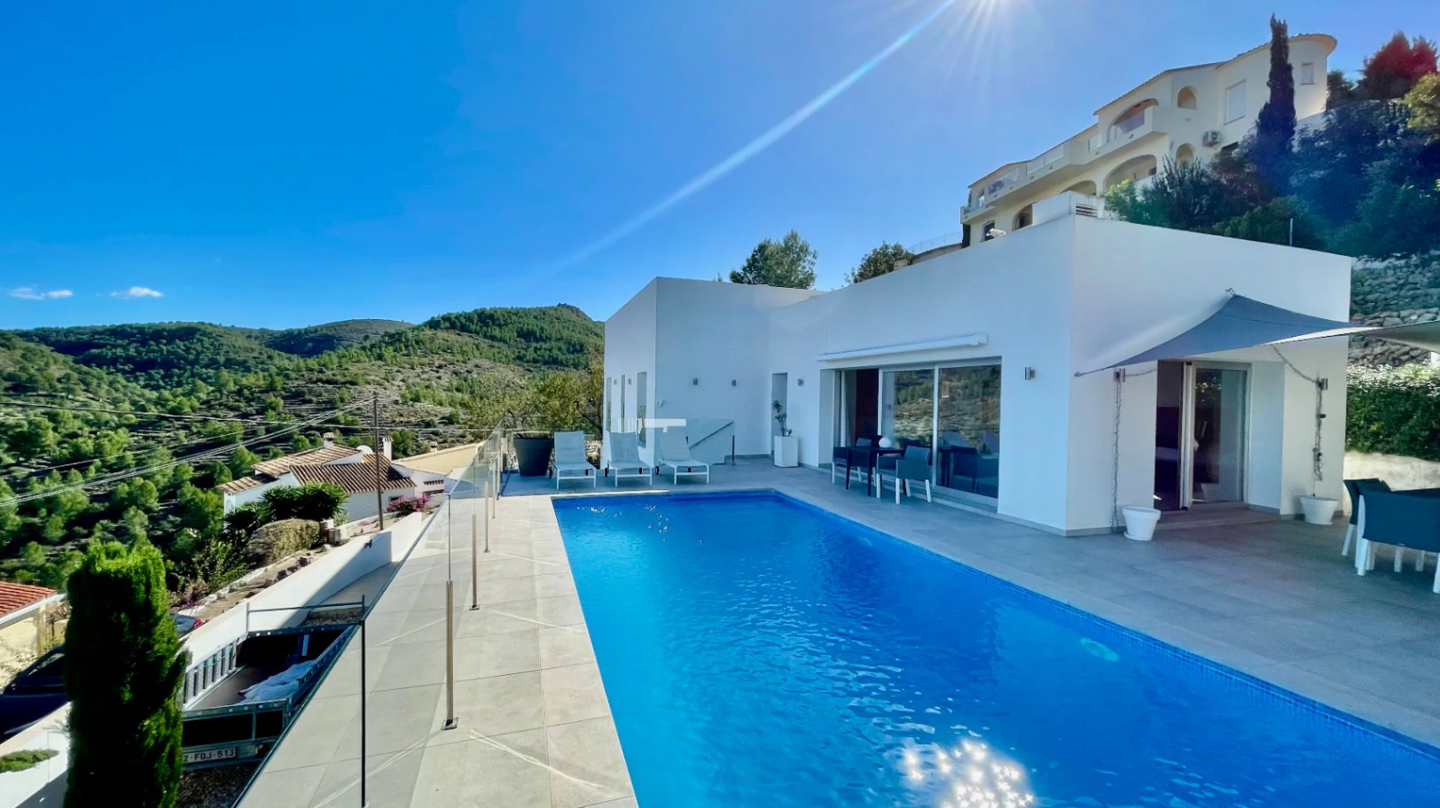 Villa zu verkaufen in Orba: Minimalistischer Luxus mit fantastischer Aussicht