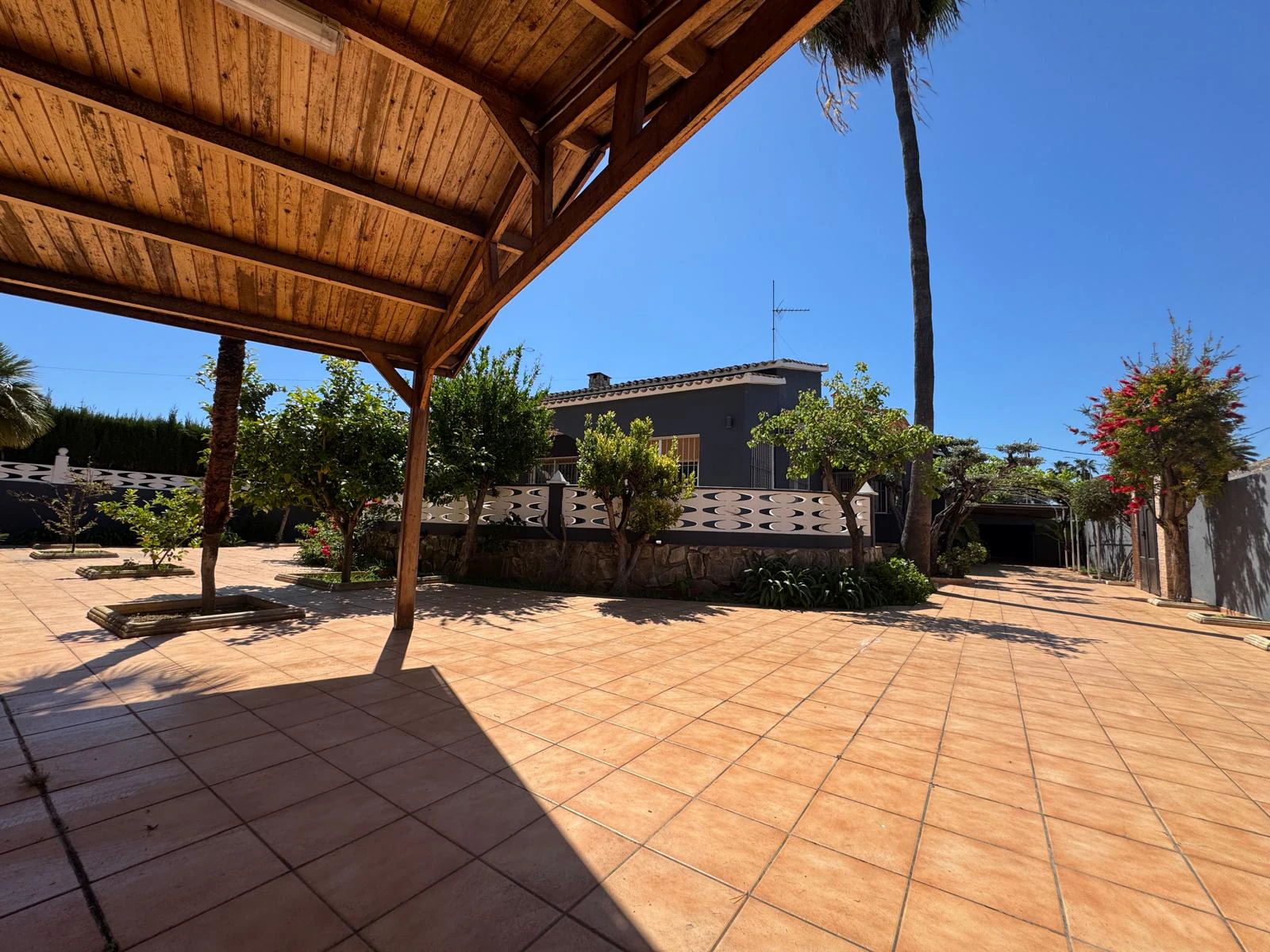 Independent chalet with large plot and private pool in Las Marinas - Dénia