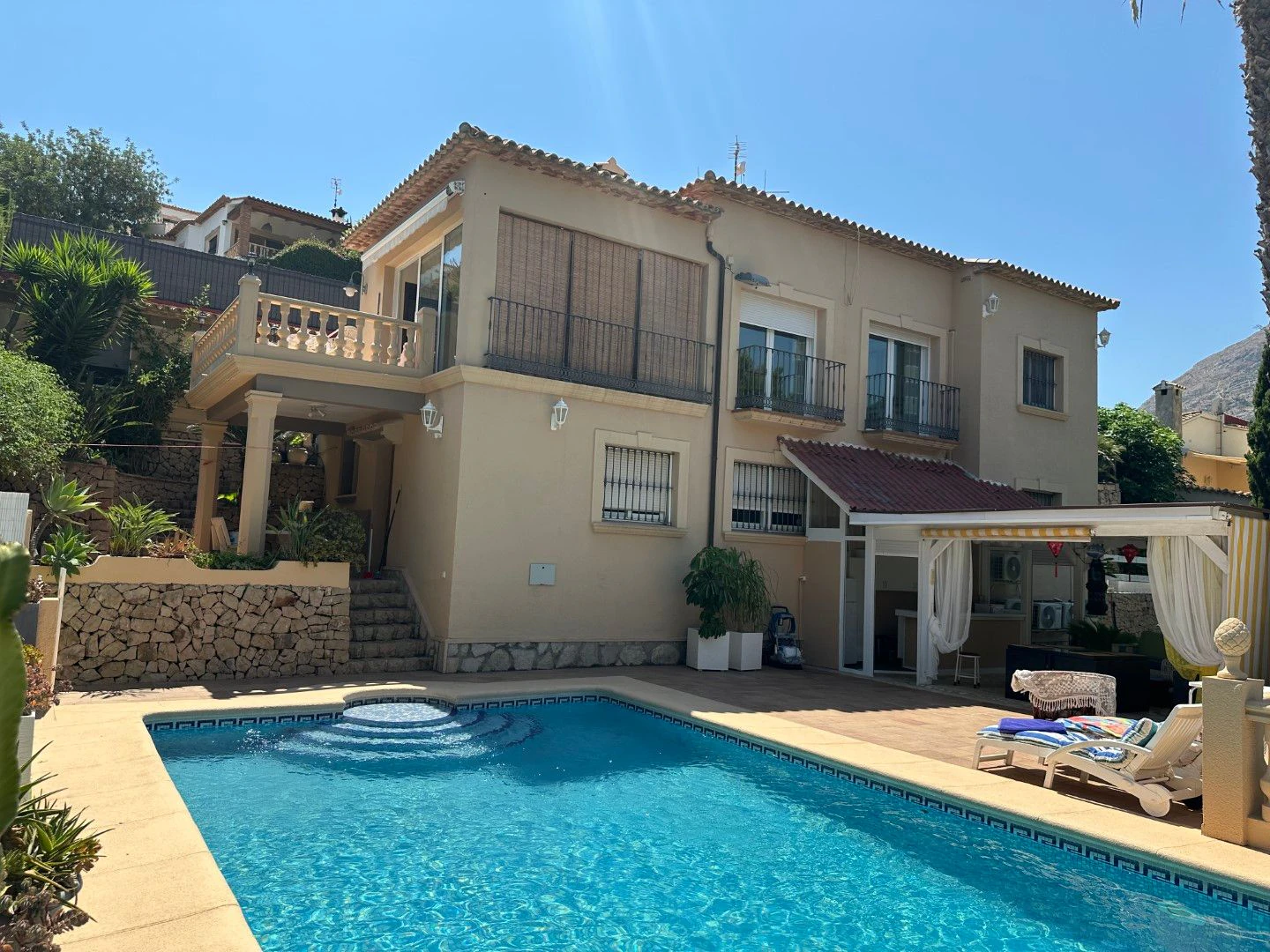 Chalet for Sale in Dénia with Sea and Mountain Views