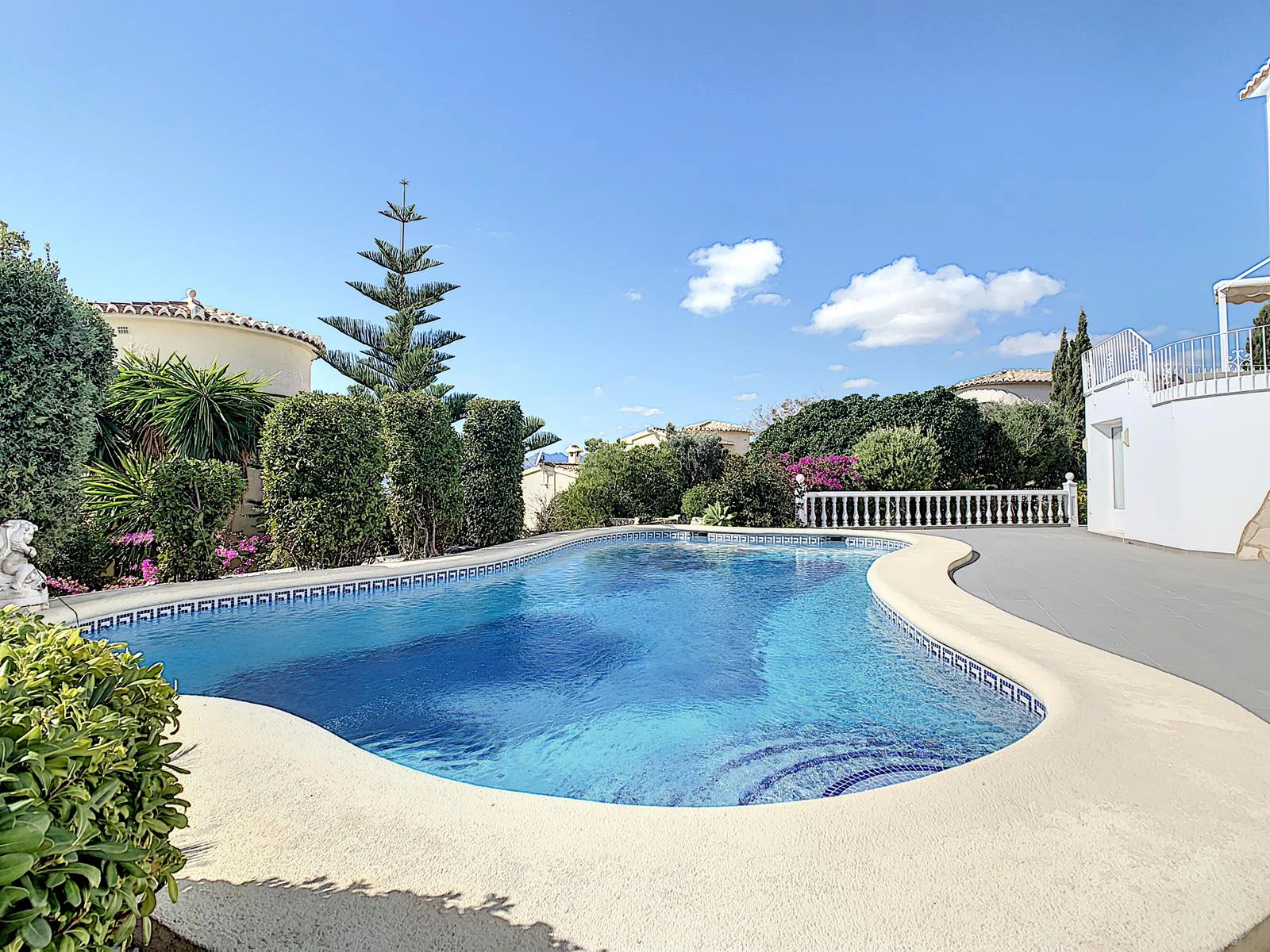 Cumbre del Sol villa gerenoveerd met uitzicht op zee