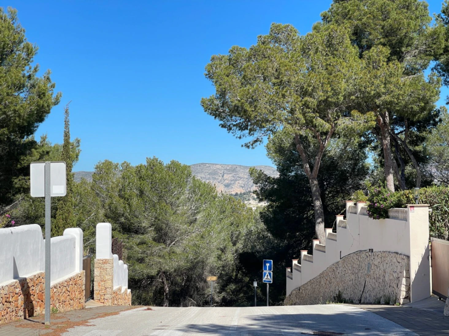 Parcela urbana cerca de todos los servicios en Moraira