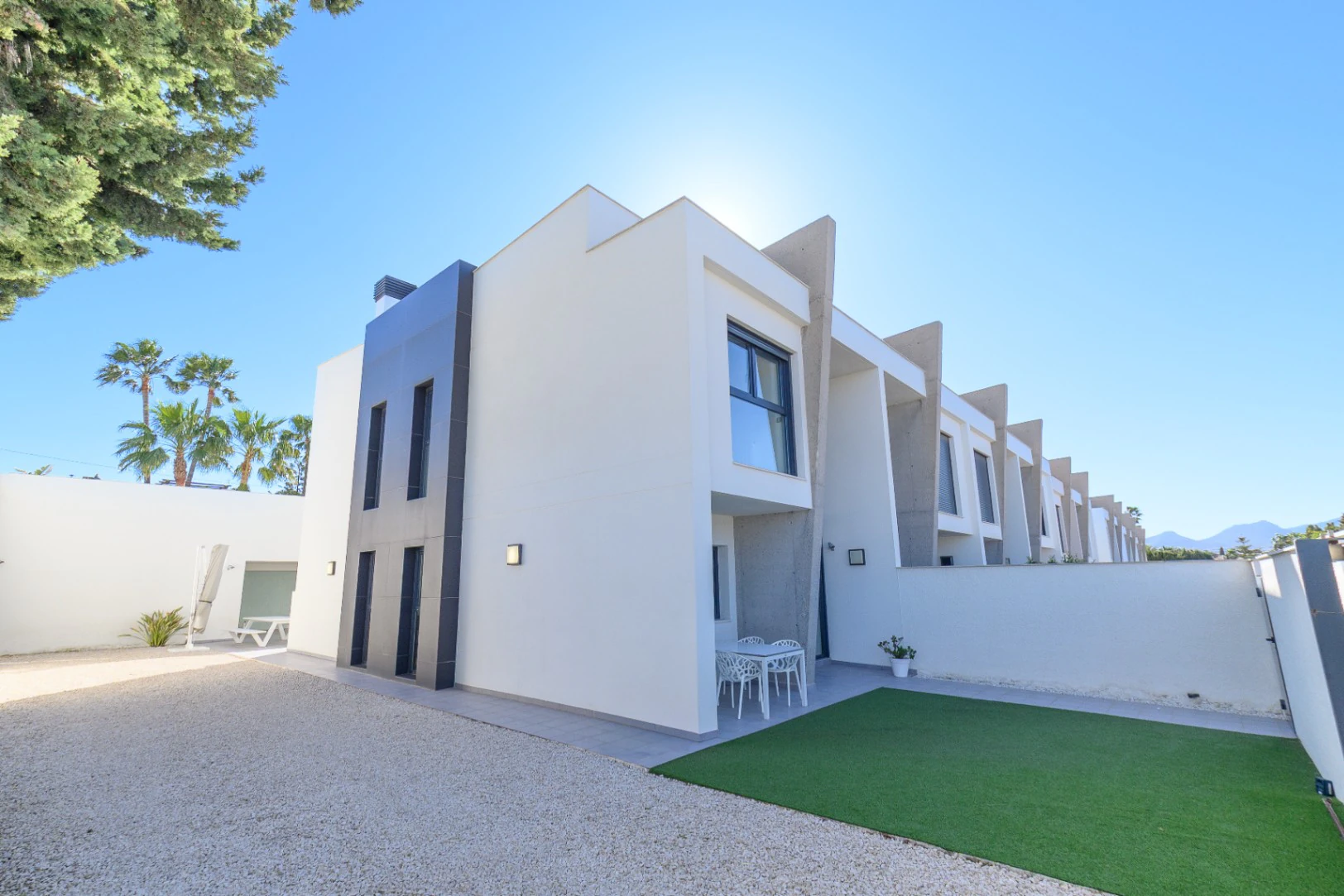 Modernes Haus in Albir – 3 Schlafzimmer, eigenes Grundstück und fußläufig zur Stadt