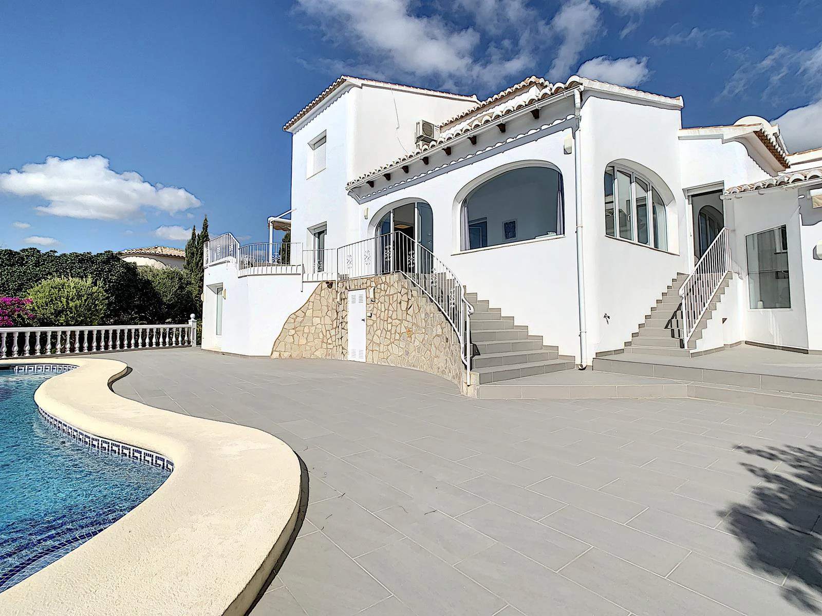 Cumbre del Sol villa gerenoveerd met uitzicht op zee