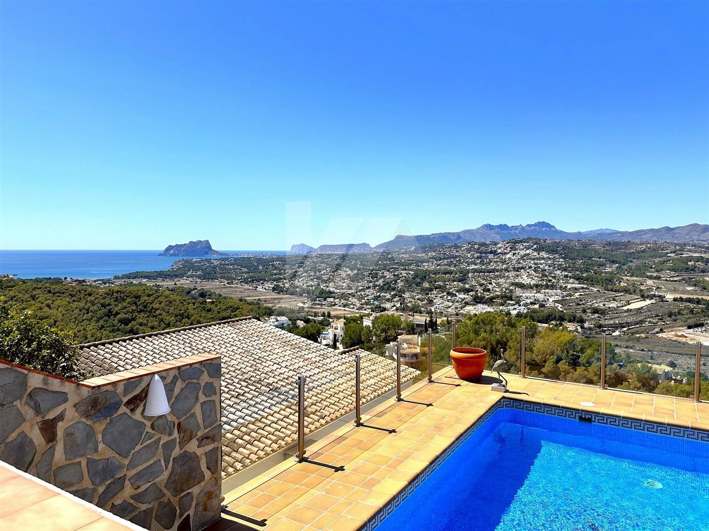 Uitzonderlijke villa te koop met uitzicht op zee in Moraira.