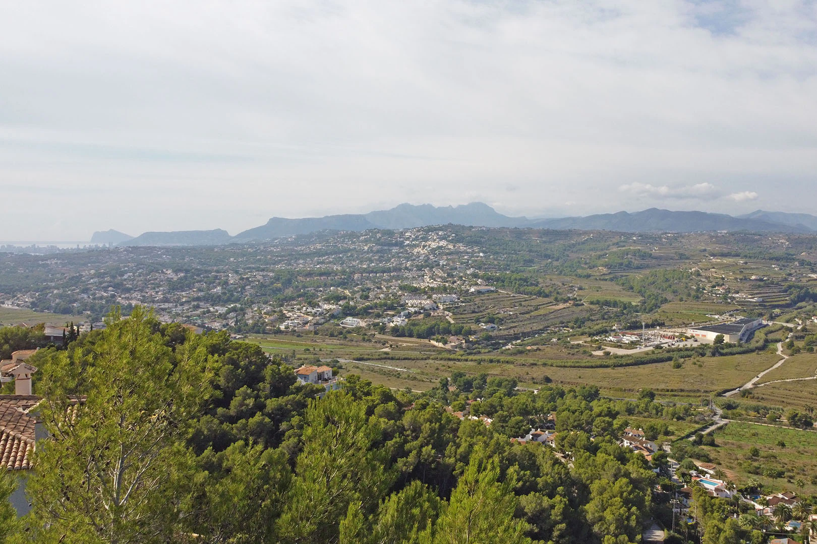 Parcela doble con vistas panorámicas en venta en Moraira