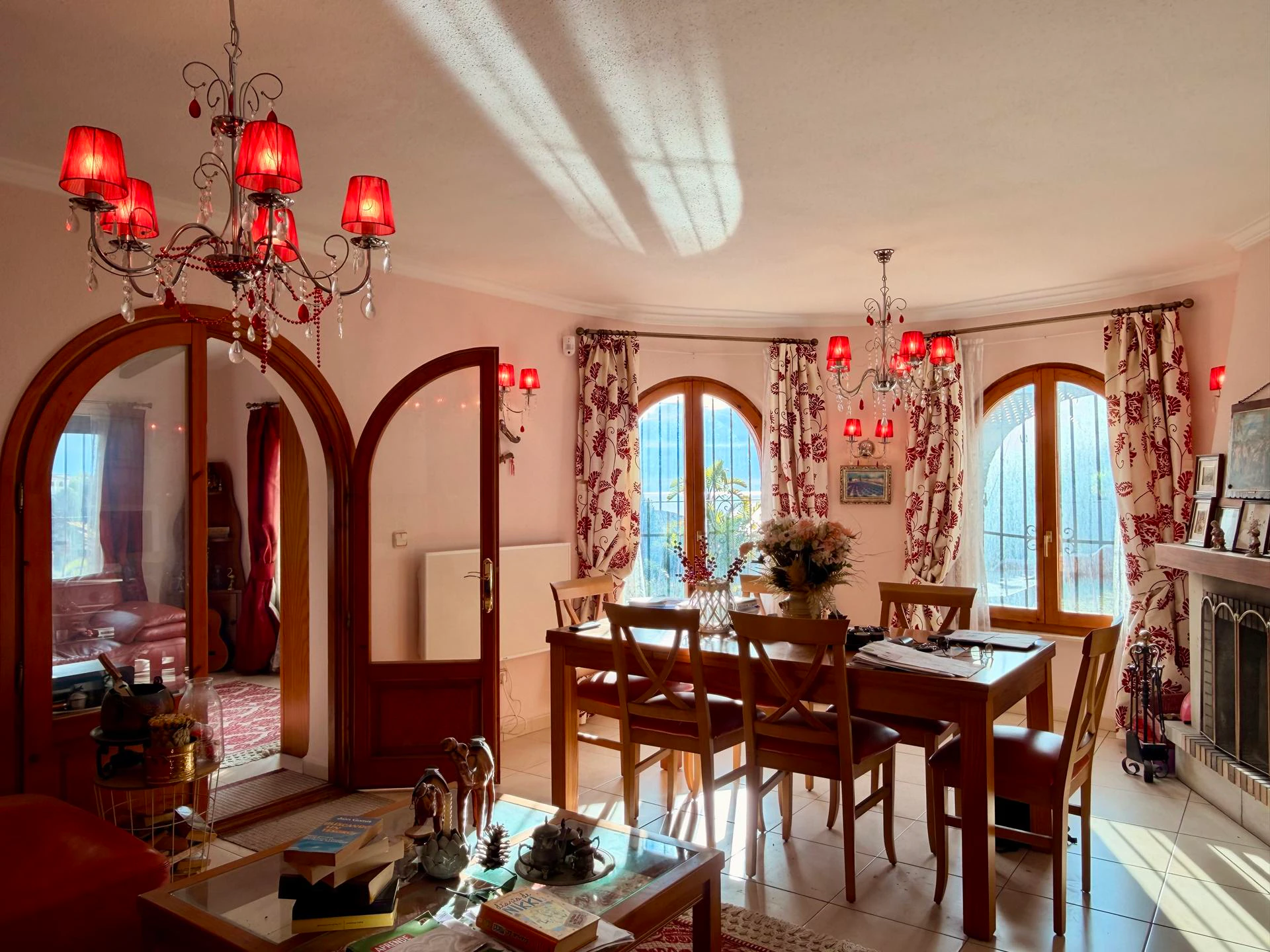 Cumbre del Sol: a Mediterranean-style villa with a swimming pool and sea views