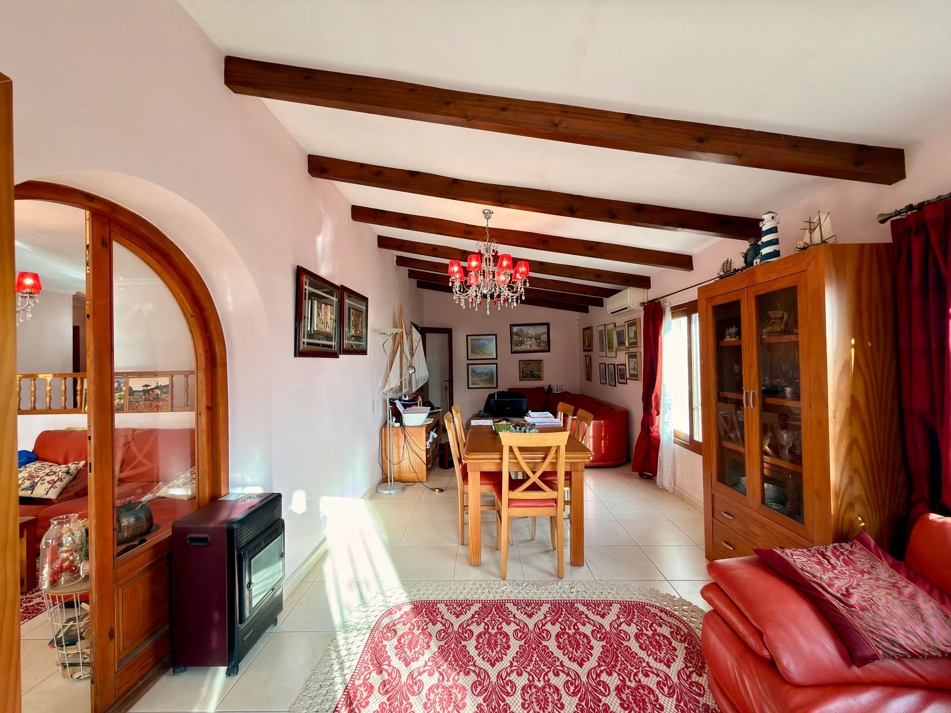 Cumbre del Sol: a Mediterranean-style villa with a swimming pool and sea views