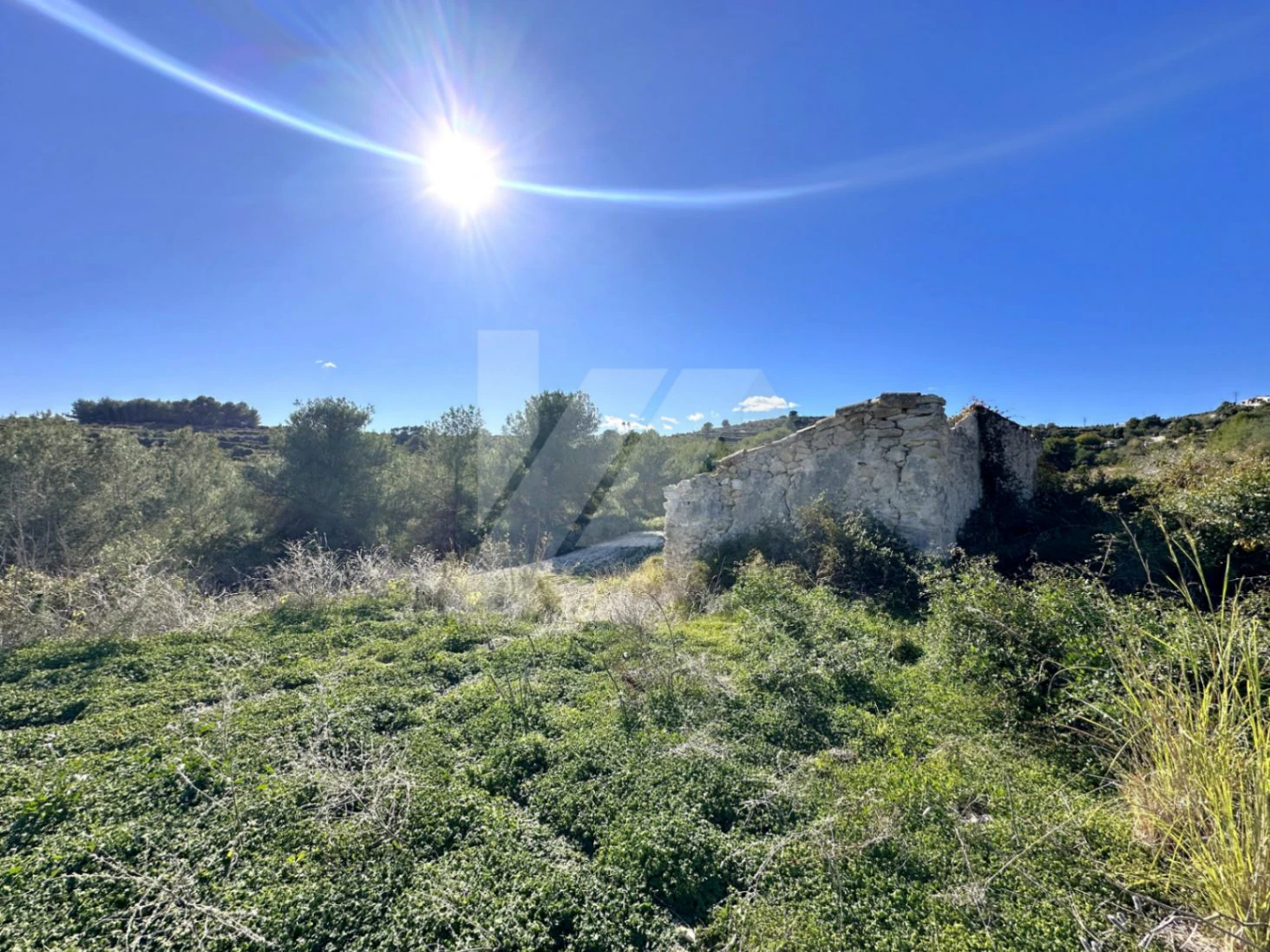 Rustic plot for sale in Teulada-Moraira, peaceful surroundings and close to the coast.