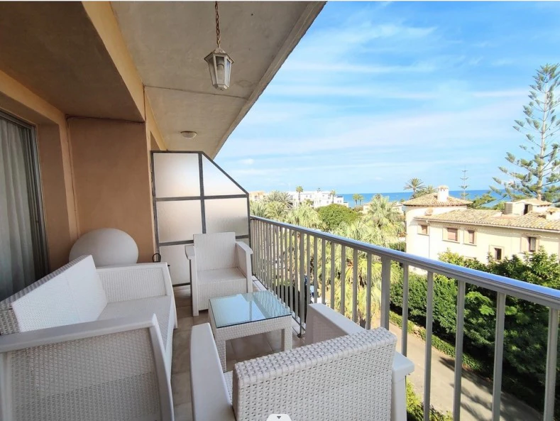 Penthouse for sale on the beach of Denia with sea views