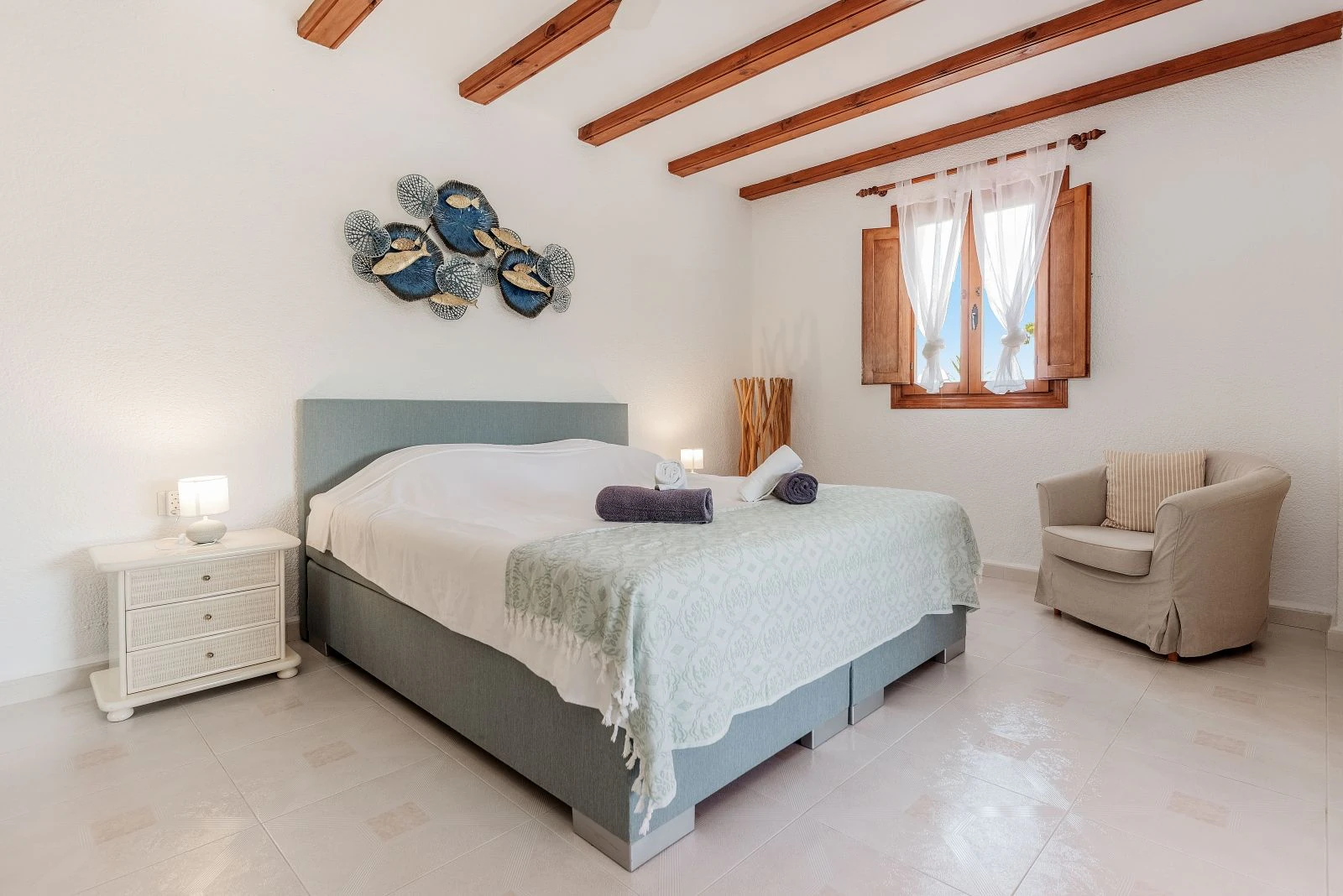 Spacious villa with 7 bedrooms, a step away from the center of Moraira.