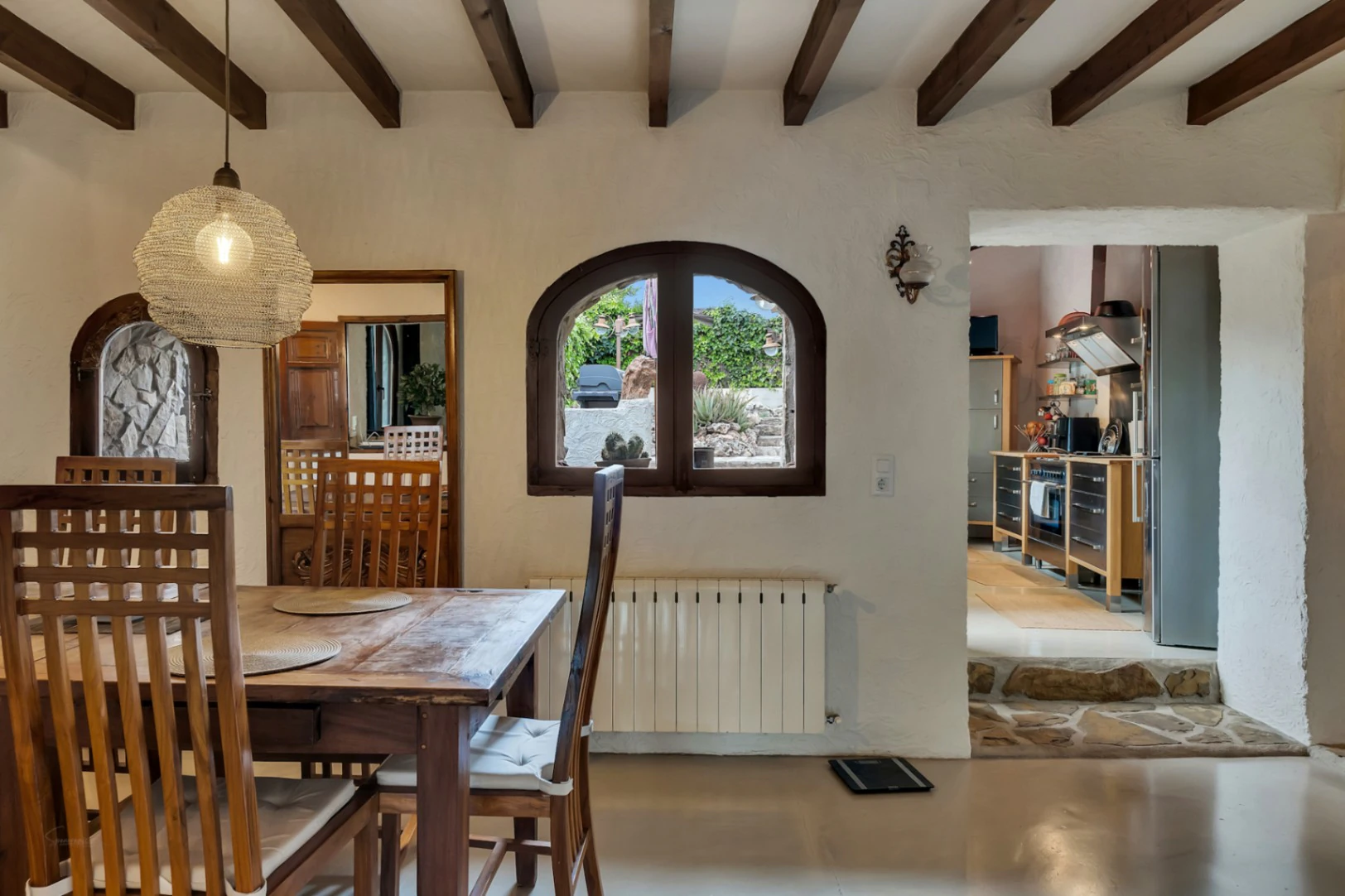 Villa avec appartement d'invités, entièrement rénovée et proche du centre historique de Jávea.