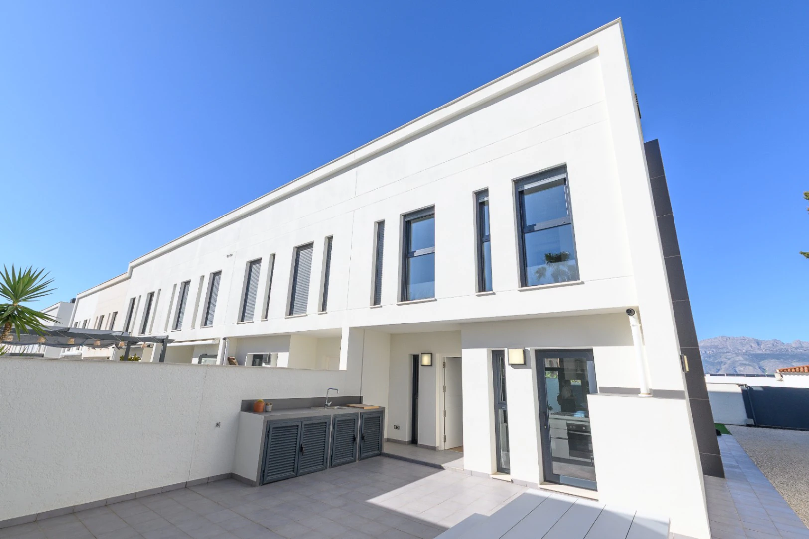 Modernes Haus in Albir – 3 Schlafzimmer, eigenes Grundstück und fußläufig zur Stadt