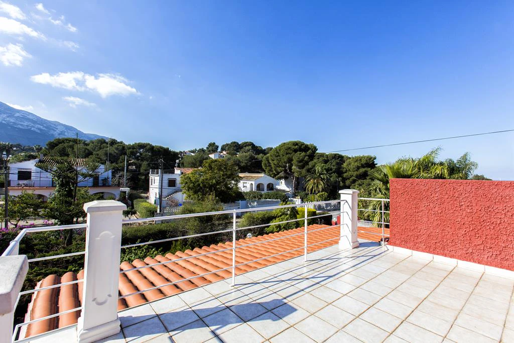 Villa with 2950 m² plot just 700 m from Marineta Cassiana, Dénia