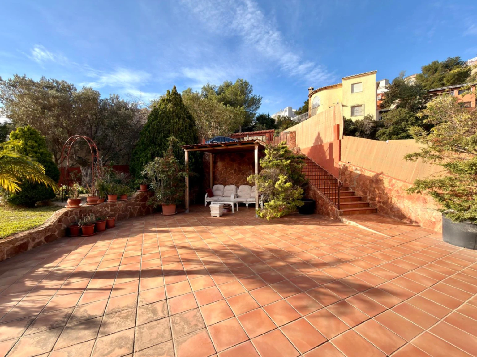 Cumbre del Sol: a Mediterranean-style villa with a swimming pool and sea views
