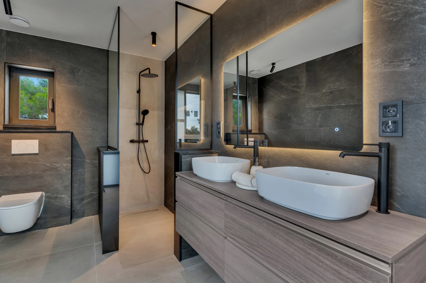 Luxury new build villa located in a quiet area.