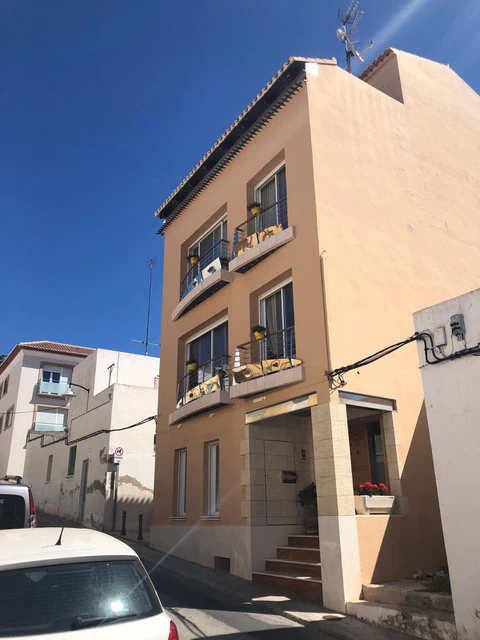 Prachtig herenhuis met uitzicht op zee te koop in de haven van Javea