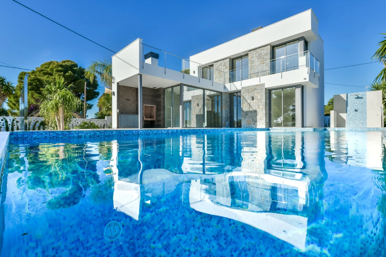 4 Schlafzimmer, 4 Badezimmer Villa zum Verkauf in Calpe