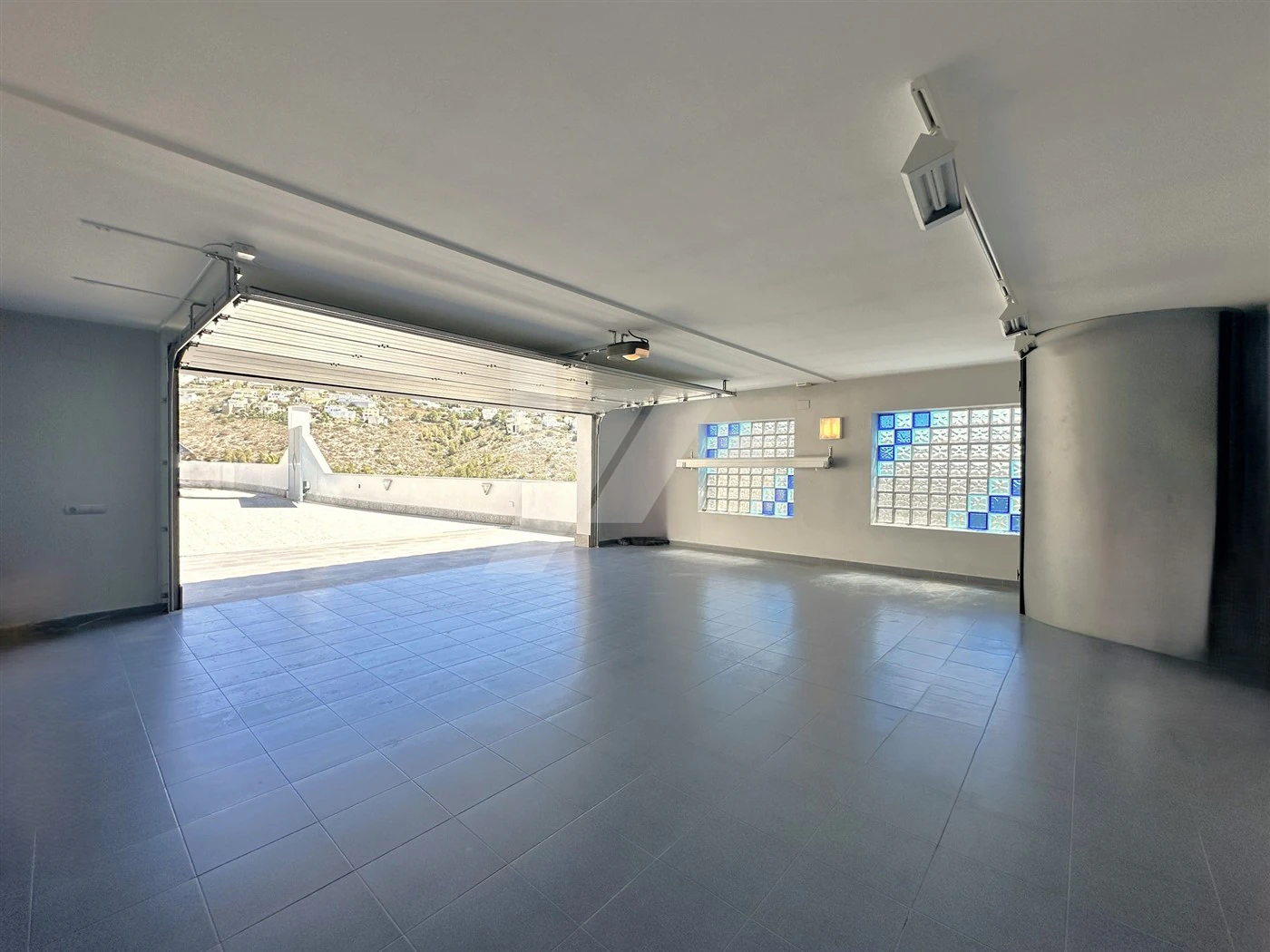 Villa met panoramisch zeezicht te koop in Moraira, Costa Blanca.