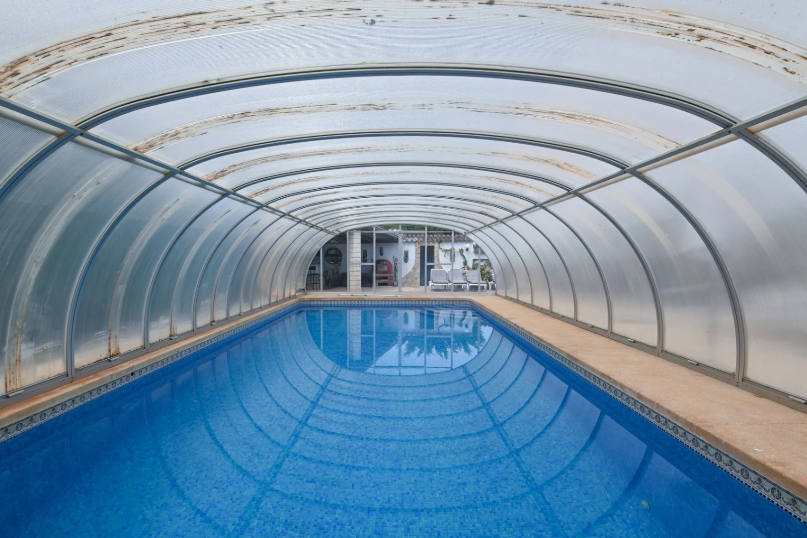 Charmante villa méditerranéenne avec vue sur la mer, grande piscine couverte et jardin – Teulada