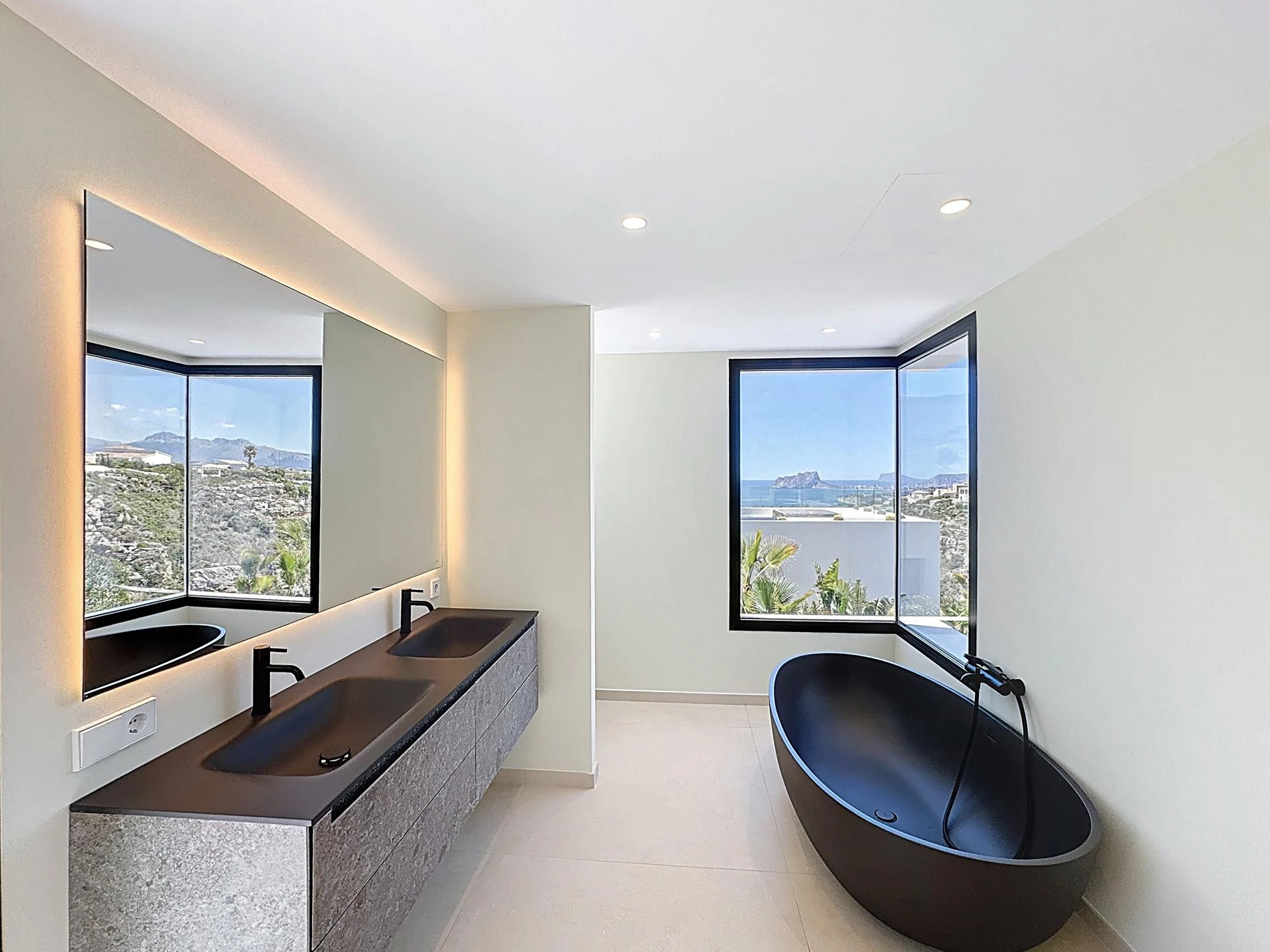 Moderne Villa in Cumbre del Sol mit Meerblick, neu zu beziehen