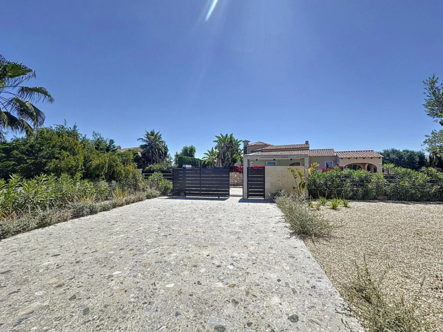 Moderne Villa in Cumbre del Sol mit Meerblick, neu zu beziehen