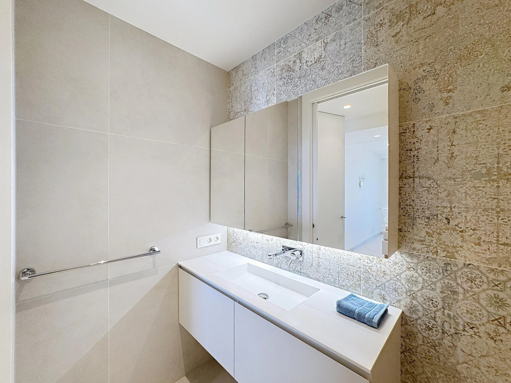 Cumbre del Sol Luxury villa with panoramic views in Jazmines residential area