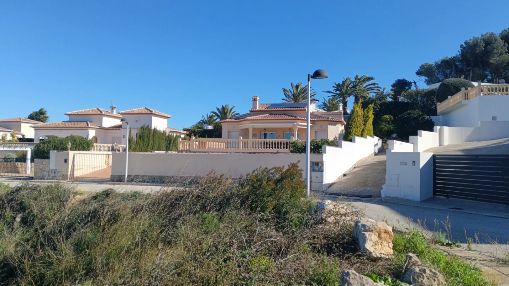 Espectacular Parcela Urbana con Vistas Panorámicas y Gran Terreno Adyacente