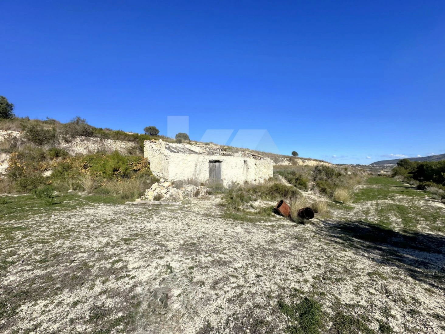 Rustic plot for sale in Teulada-Moraira, peaceful surroundings and close to the coast.
