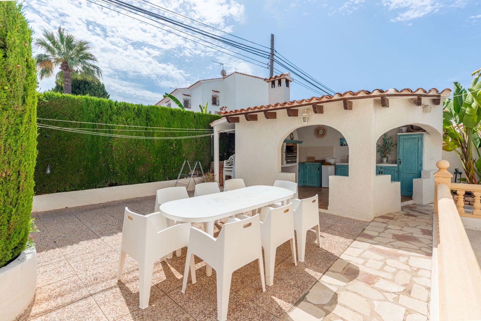 Spacious villa with 7 bedrooms, a step away from the center of Moraira.