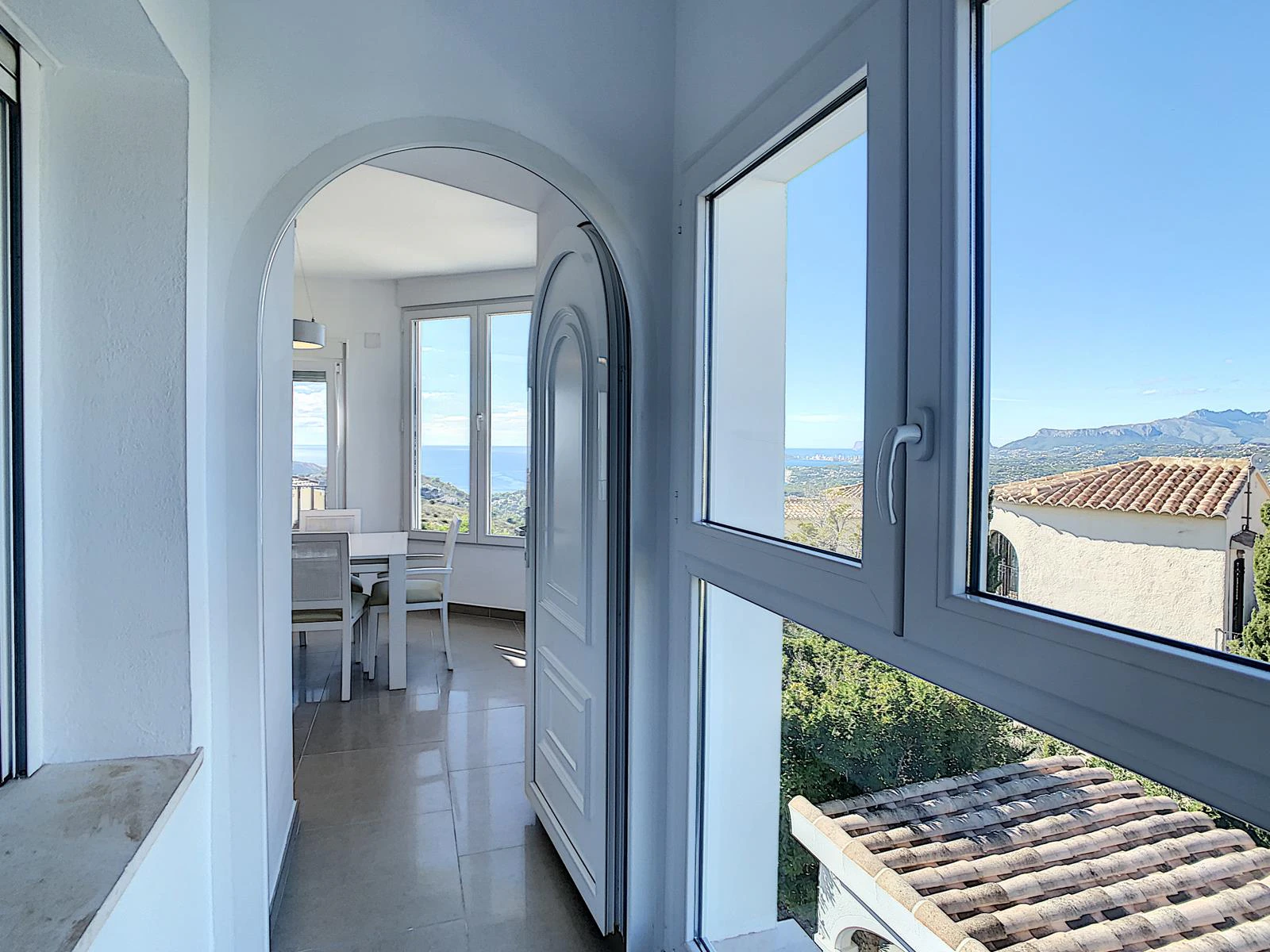 Cumbre del Sol villa gerenoveerd met uitzicht op zee