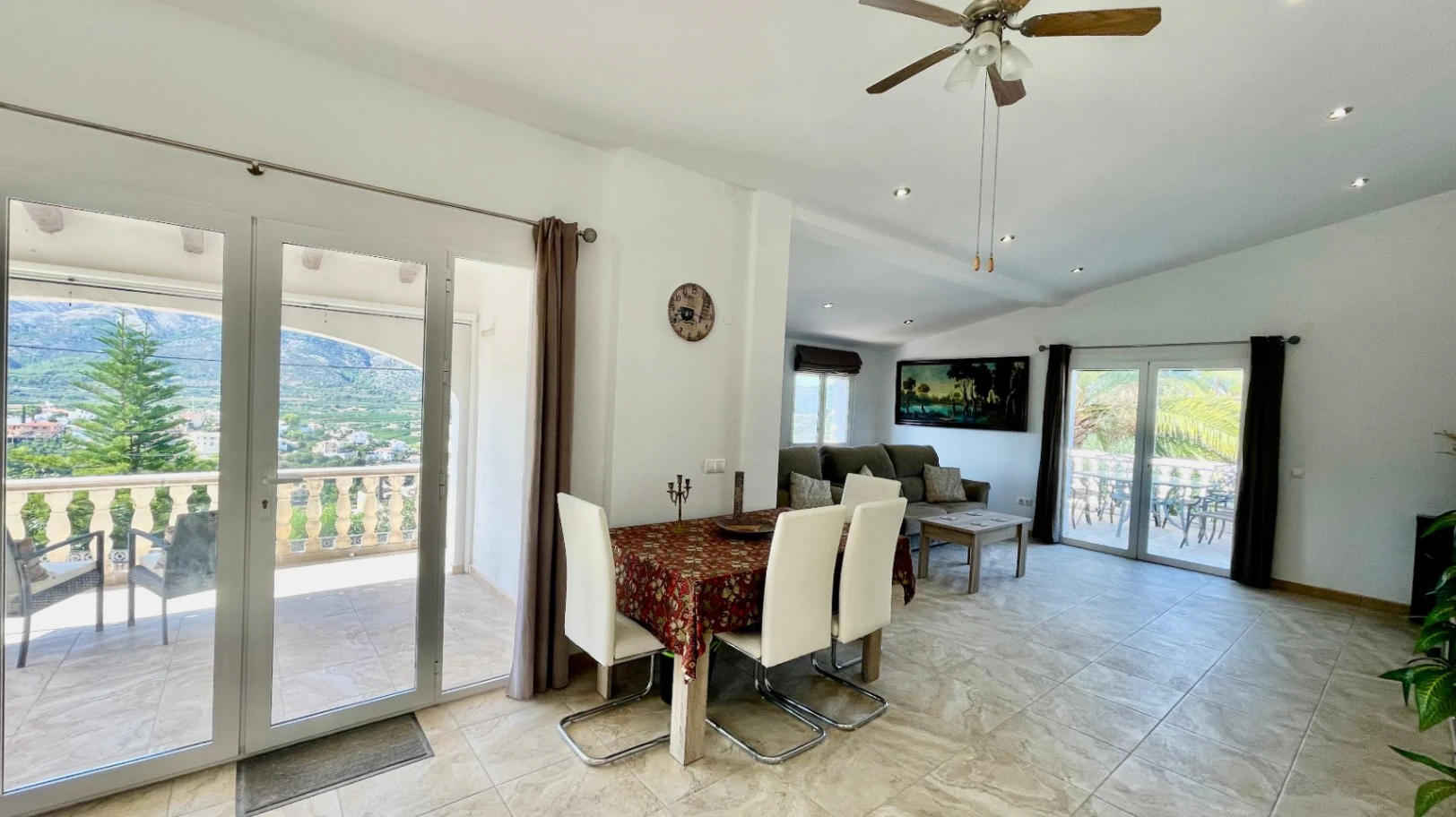 Villa for sale in Orba: Panoramic views, separate guest apartment