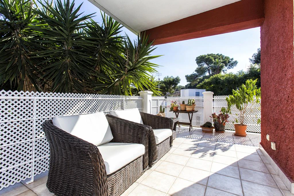 Villa with 2950 m² plot just 700 m from Marineta Cassiana, Dénia