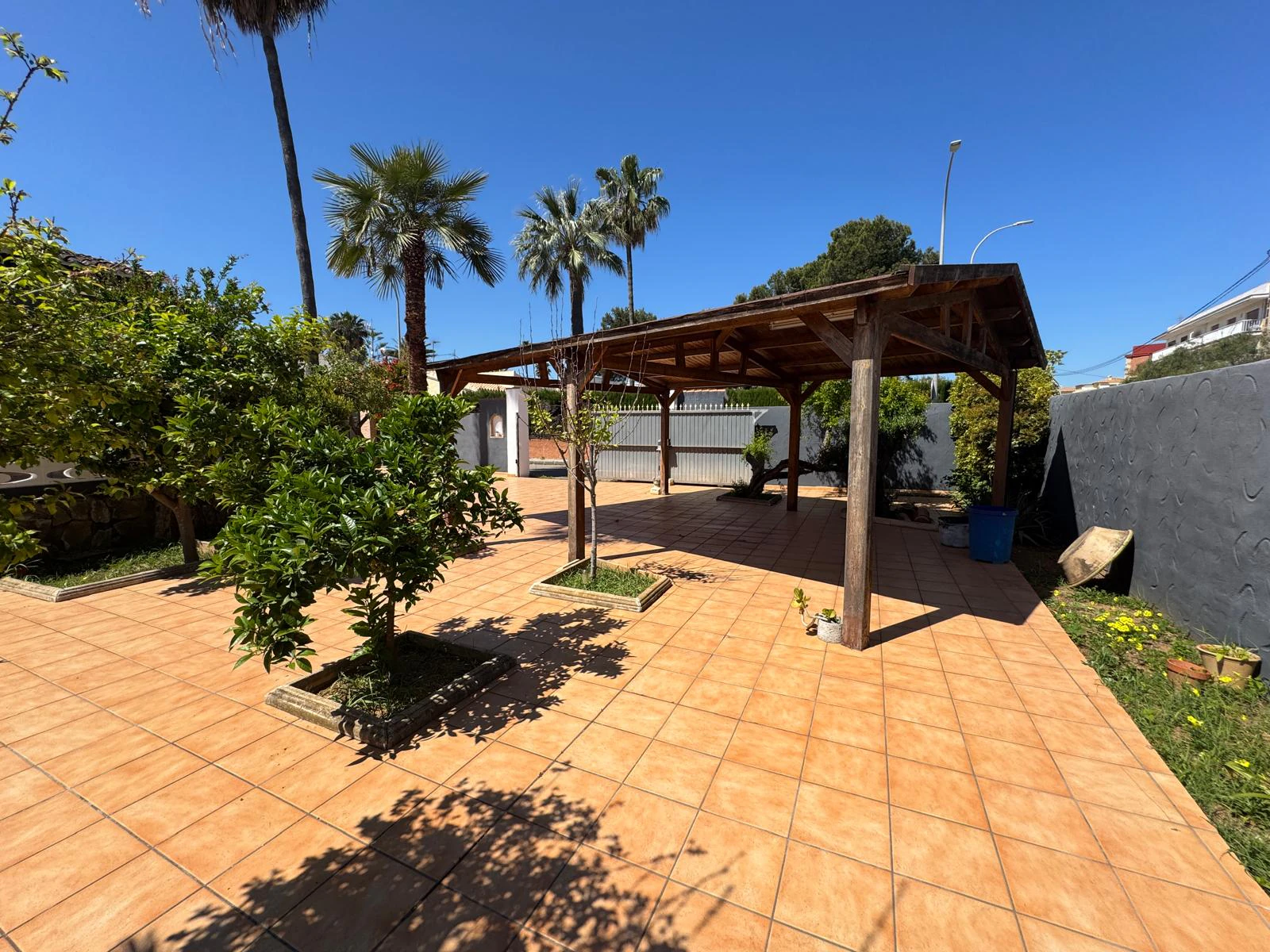 Independent chalet with large plot and private pool in Las Marinas - Dénia