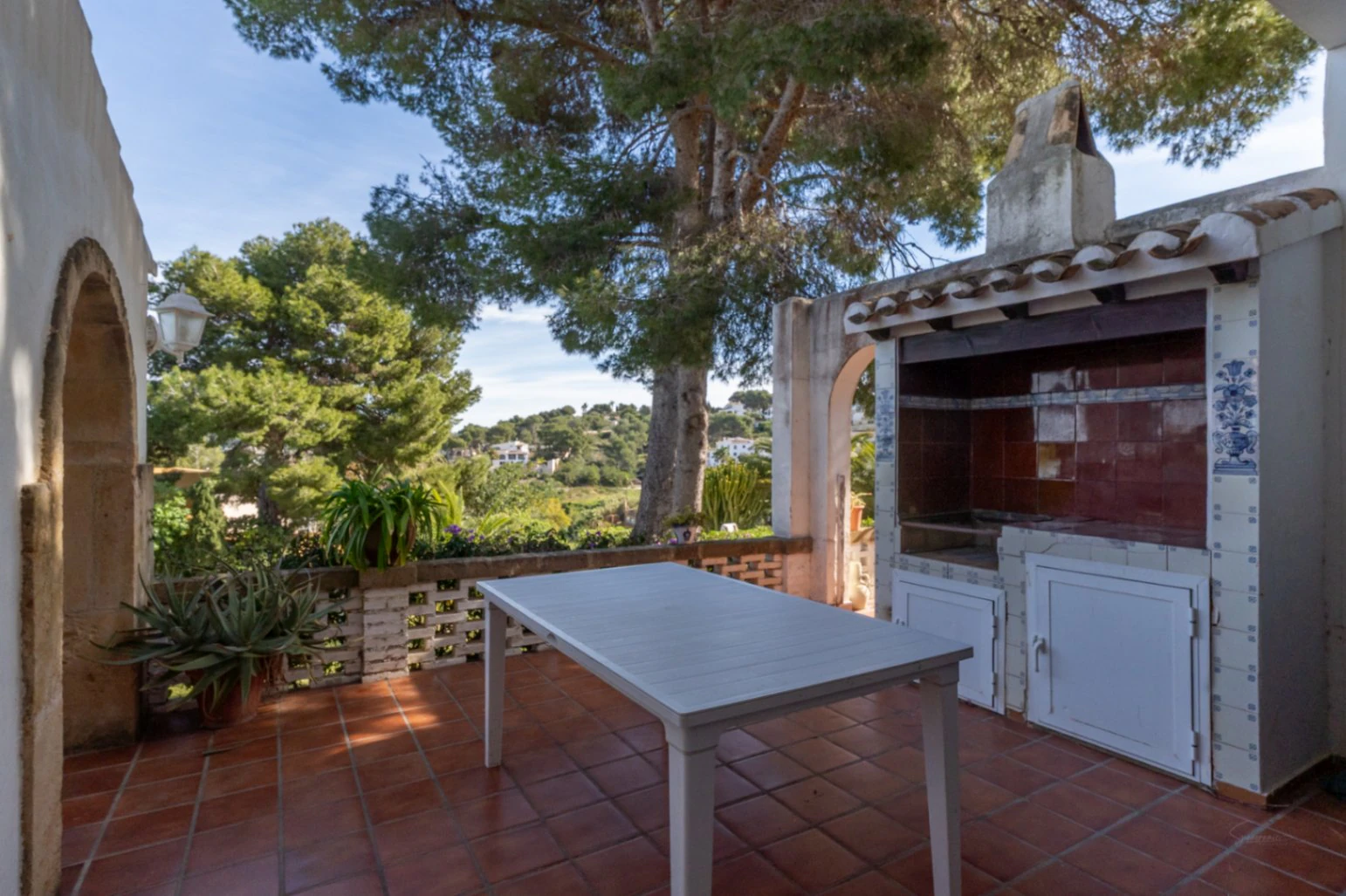 Stunning villa with amazing sea views in the El Tosalet urbanization.