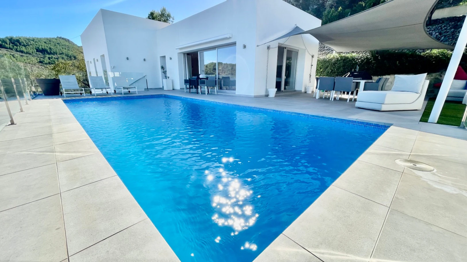 Villa zu verkaufen in Orba: Minimalistischer Luxus mit fantastischer Aussicht