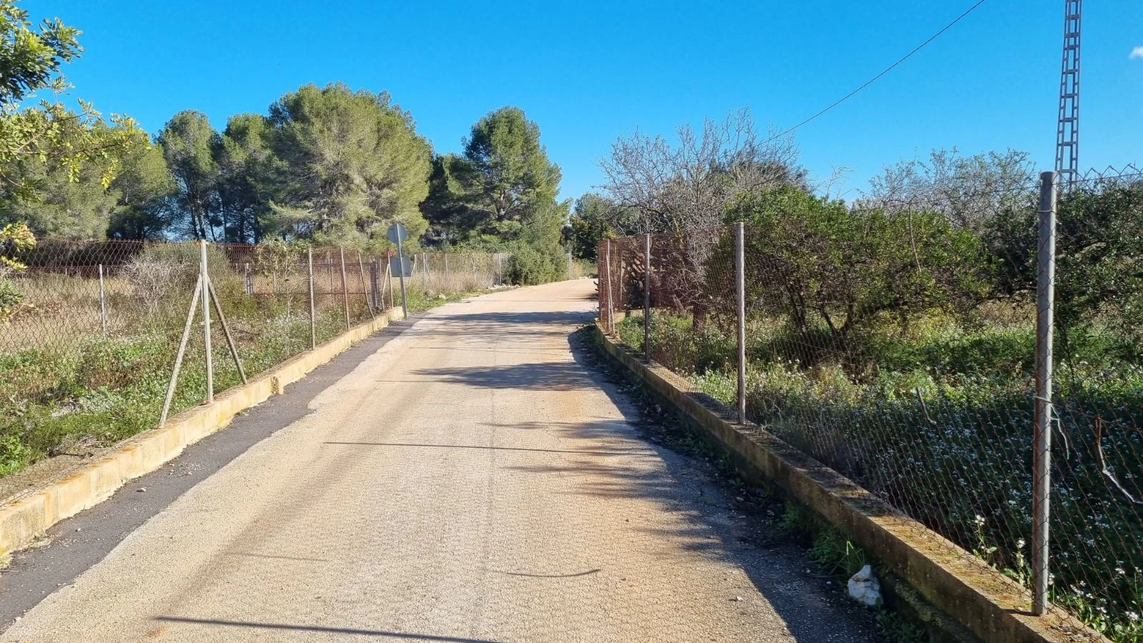 Finca en un terreno rústico en venta en Denia