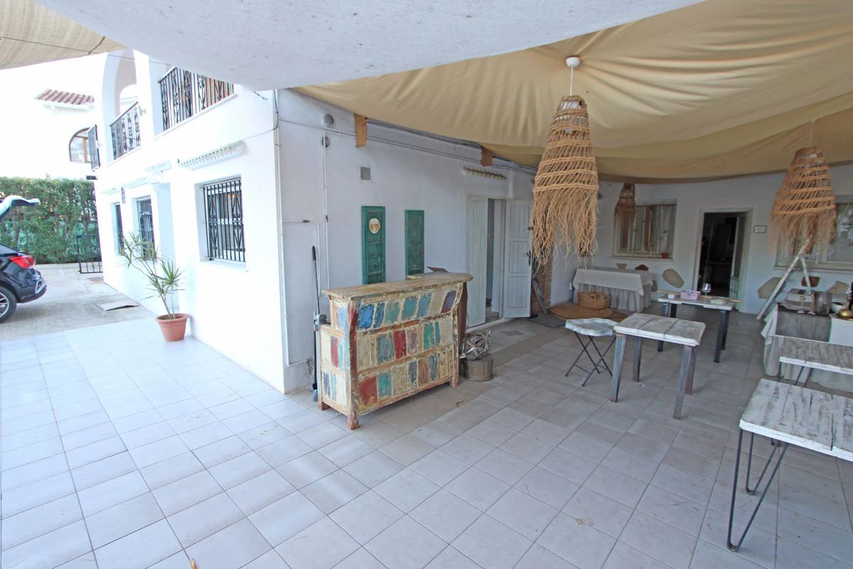 Villa with restaurant and house in Las Rotas