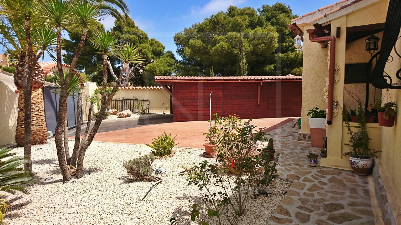 5 bedroom, 3 bathroom villa For Sale in Benitachell