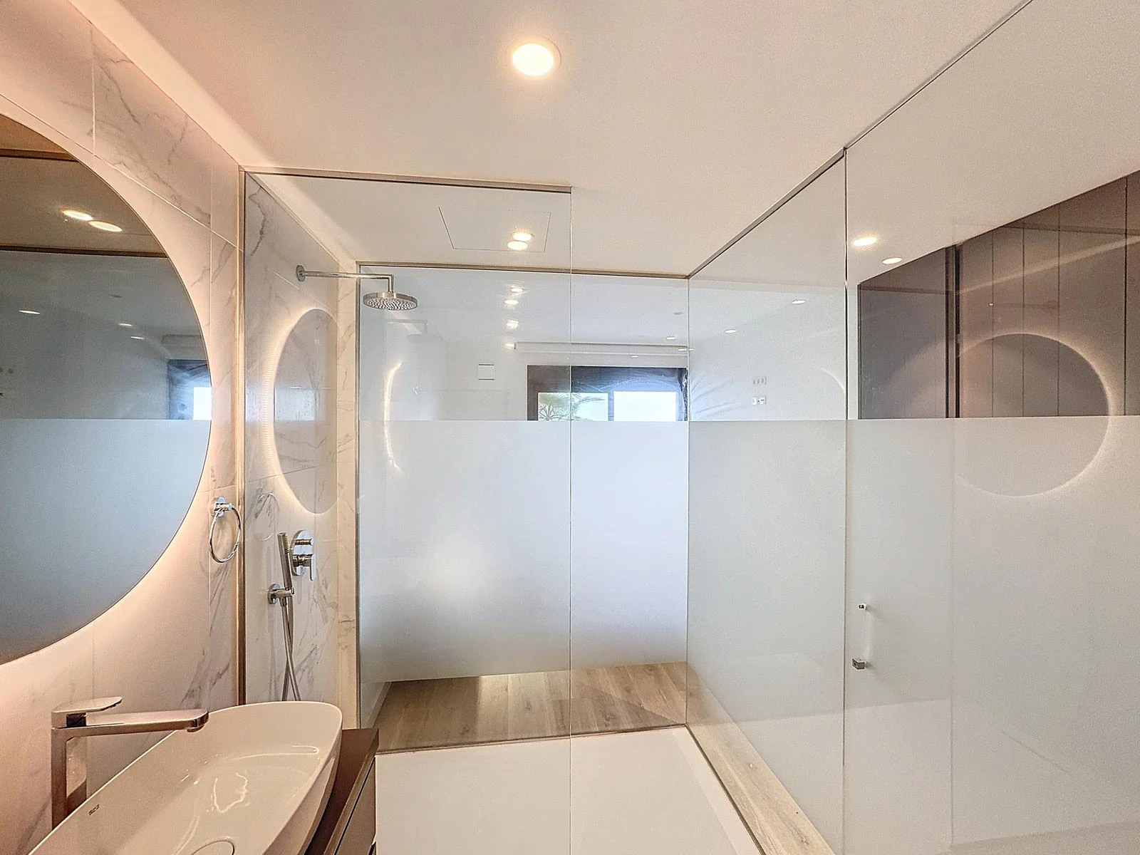 Cumbre del Sol, modern apartment with private garden