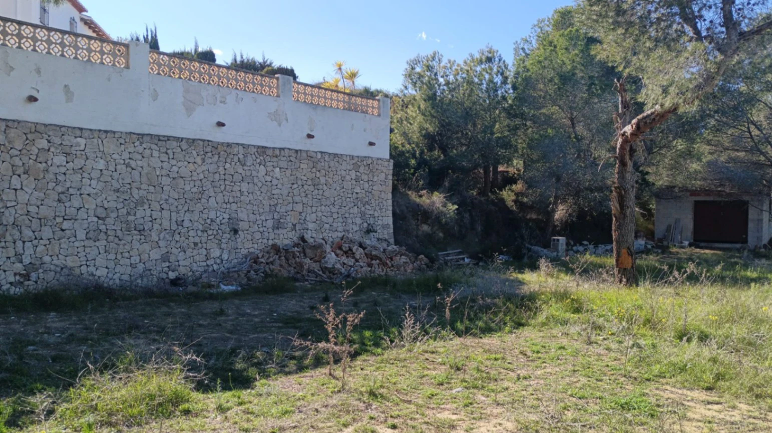 Parcela urbana cerca de todos los servicios en Moraira