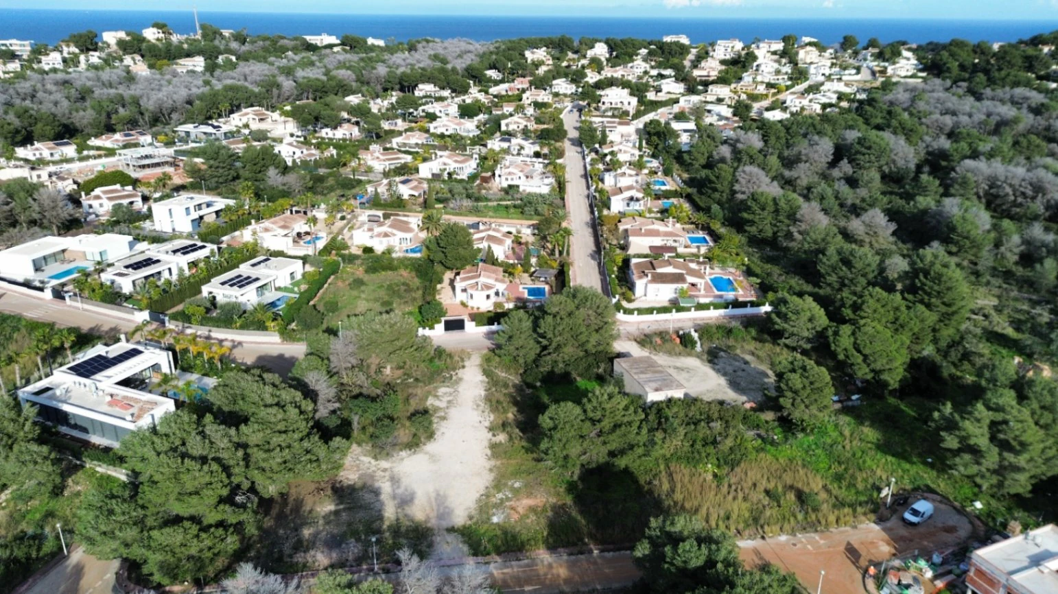 Plot for Sale in La Cala, Jávea – 908 m² with Build Potential of 272 m² and Private Pool