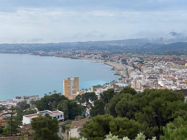 Prachtig herenhuis met uitzicht op zee te koop in de haven van Javea