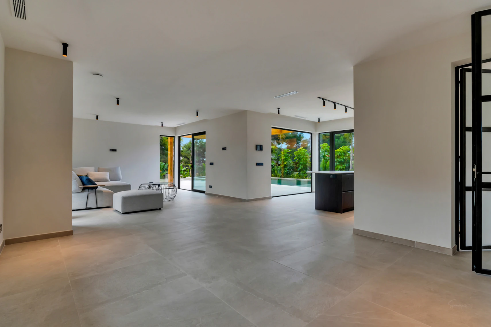 Luxury new build villa located in a quiet area.